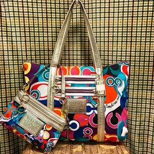 COACH POPPY POP ART GRAPHIC GLAM TOTE AND WRISTLET